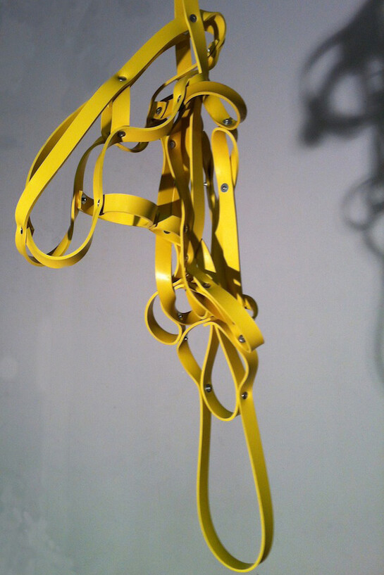 Michelangelo Penso, Exosquelette 5102c, sculpture, caoutchouc, iron,  120 x 30 x 30 cm. Courtesy Galerie Alberta Pane