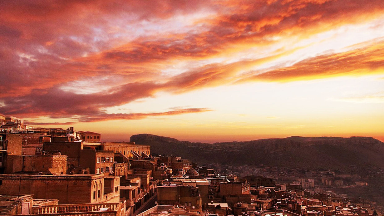 Midyat, uno de los municipios más impresionantes de Mardin, ofrece por las tardes un auténtico espectáculo visual, Turquía