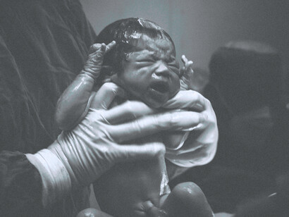 Vita, grande interrogativo tra scienza e religione. Poi capii che non era questo che lei voleva, queste erano cose che lei, la monaca, aveva capito. Voleva sapere cosa è la vita. Non gli spermatozoi o i cromosomi. Ricordo che la guardai e dopo un po’, forse parlando a me stesso, dissi: «La vita è un mistero». E lei se ne andò con uno degli inchini di prammatica