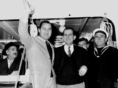 Alberto Sordi sulla Giulio Cesare nel 1964. La filosofia strutturalista scava sotto le certezze umanistiche del passato, proponendo una nuova grammatica per comprendere l’uomo e i suoi miti