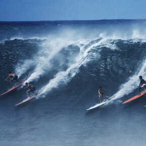 LeRoy Grannis, Crowded wave, Waimea bay, 1966. Courtesy of M+B Gallery