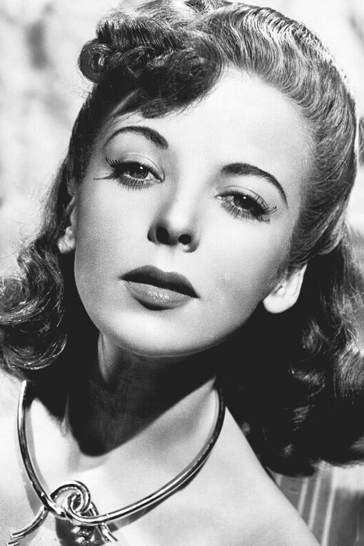 Durante esos períodos sin actuar, supo observar, aprender y prepararse para convertirse en directora, una ambición poco común entre las mujeres de su época