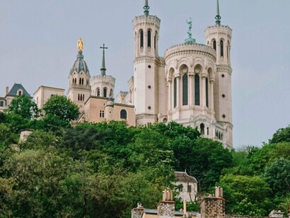 La Basilica est situé sur la colline de Fourvière 
à Lyon en France, il mesure 86 mètres de long et 35 mètres de large