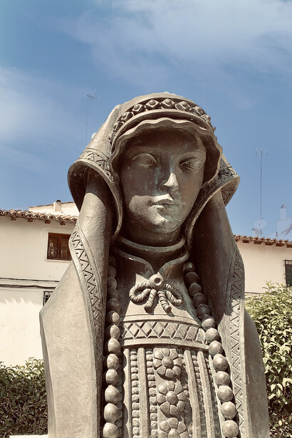 Doña Francisca Enríquez del Rivera, escultura emplazada en la Plaza del Palacio, Chichón, Madrid, España