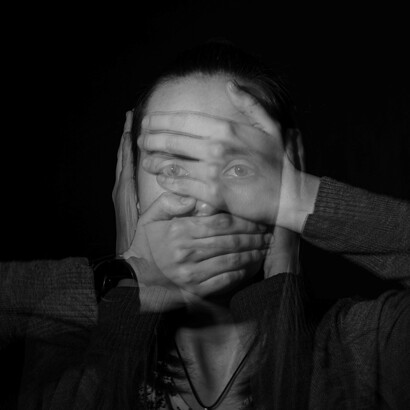 Pause, natura e distacco dalla tecnologia rigenerano la mente, restituendo lucidità e capacità di discernimento