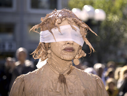 Performance contra el consumismo en Nueva York, 2014. Foto: James Prochnik