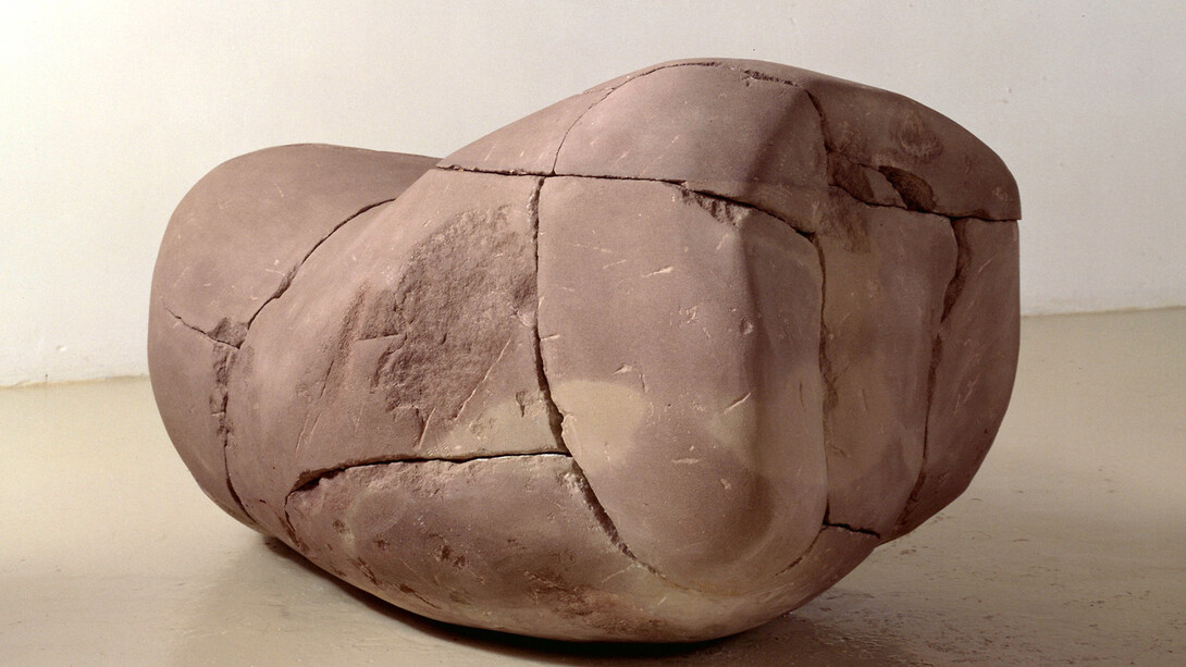 Hubert Duprat, Cassé-collé, 1992, Grès rose, 65 x 70 x 115 cm, Centre national des arts plastiques, FNAC 93628 © Adagp, Paris / CNAP / photo : Frédéric Delpech
