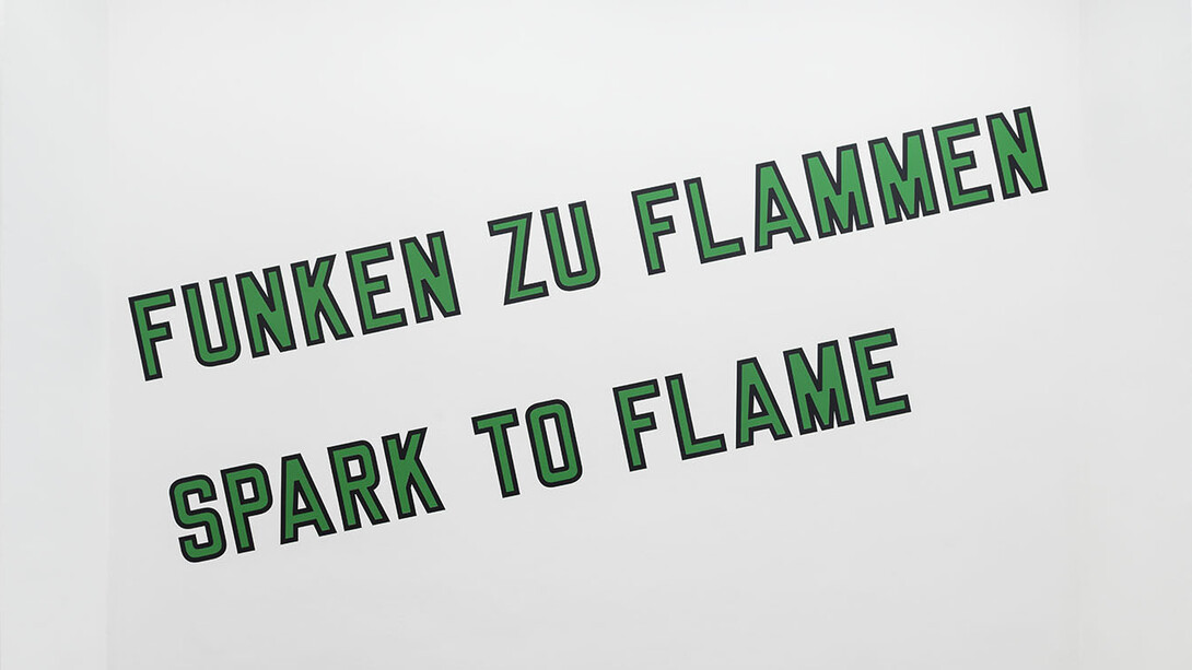 Lawrence Weiner. Courtesy of Galerie Hubert Winter