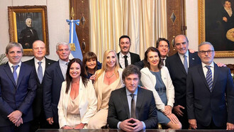 Javier Milei, presidente de la República Argentina, junto con su gabinete ministerial