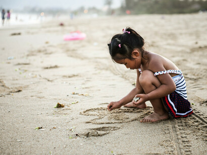 Circles in the sand © Andrew Ermakov