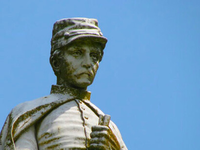 Derribando estatuas de «héroes» confederados 