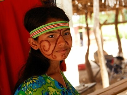 Un rasgo característico de los wayuu es su colorida pintura facial