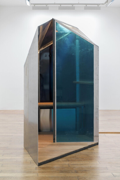 Oscar Tuazon, Reading booth (cabane de lecture). Courtesy of Galerie Chantal Crousel
