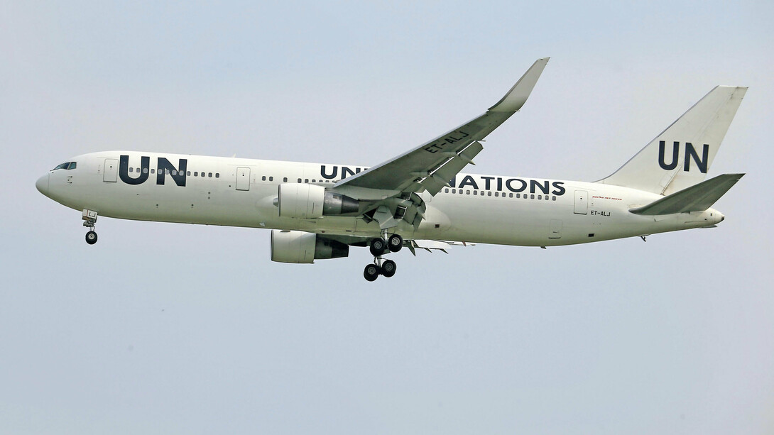 Avion des Nations Unies dans le ciel. La Cour internationale de justice, organe judiciaire créée par les Nations Unies en 1945 fonctionne conformément sur la base du State de la de la Cour permanente de Justice Internationale