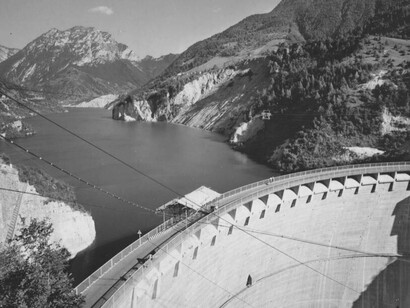 Lago e diga del Vajont, altezza 280 m, tra il Friuli-Venezia Giulia e il Veneto, Italia