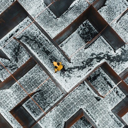 L’ultraciclo descrive il circuito infinito di frasi che si rimandano l’una all’altra senza mai approdare a una verità stabile