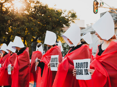 El tercero es la endometriosis, una de las principales causas de infertilidad en la mujer. ¿Qué pasa con estas mujeres? ¡Acaso dejan de serlo porque ya no pueden reproducirse!