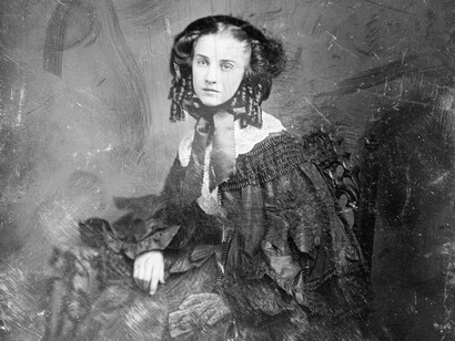 Ritratto di giovane donna al dagherrotipo