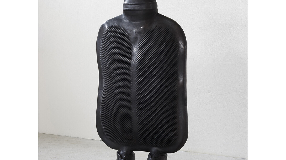 Erwin Wurm, Mutter, 2014, Bronze, patina, 168 x 80 x 43 cm, Ed. 1 of 5, Courtesy Galerie Thaddaeus
Ropac, Paris/Salzburg © Erwin Wurm, Photo: Eva Würdinger