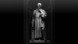 Estatua de Nicolás Maquiavelo en la Galería Uffizi, Florencia, Italia