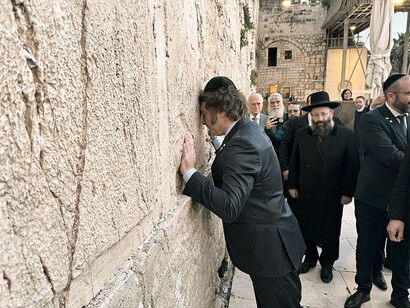 Javier Milei durante su visita al Muro de las Lamentaciones, Israel, febrero de 2024