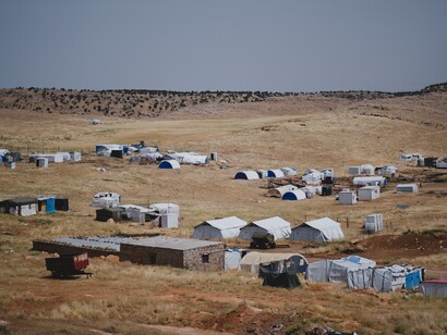 Campo rifugiati. C'è da domandarsi se accoglienza e solidarietà possono essere condizionate al punto da non accettare l'ingresso alla metà di quei migranti 
