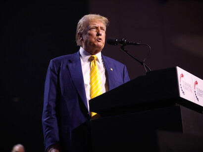 Promesses de protectionnisme économique. Donald Trump lors d'un rassemblement "Chase the Vote" à l'église Dream City à Phoenix, Arizona, le 6 juin 2024. Photo de Gage Skidmore