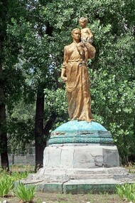 Mother and child statue, Kharkiv Oblast, Ukraine