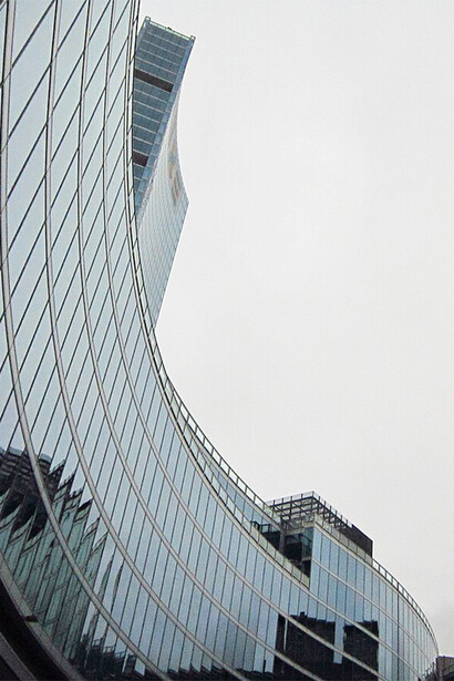 Palazzo Lombardia, Milano, Italia. Città per antonomasia contrapposta a quelle del sud, simbolo di progresso e di industrializzazione (ph: Ank Kumar)
