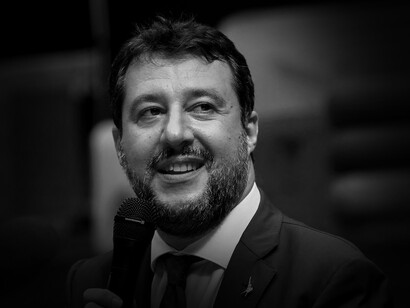 Matteo Salvini (1973) es un político italiano. Entre junio de 2018 y septiembre de 2019 fue vicepresidente y ministro de Interior del gobierno de Italia