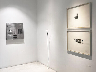 Varios artistas, Trazar el mundo. Acercar el firmamento, vista de exhibición. Cortesía de La Balsa Gallery