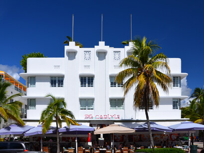 El hotel Carlyle, de estilo Art Déco, en Ocean Drive, Miami Beach, Florida, EE.UU.