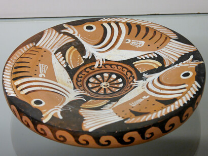 Apulian red-figured fish plate, ca. 340–320 BC