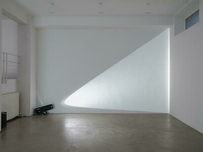 Michel Verjux, Tout ou partie, veduta della mostra. Cortesia di A arte Invernizzi
