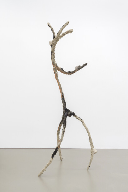 Philipp Modersohn
young stone with future, 2020
sand, pebble stones, stones, glass, Asilikos, epoxy resin
165 x 70 x 73 cm
Courtesy the artist & Galerie Guido W. Baudach
Photo: Roman März