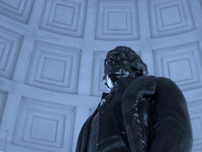 Estatua de Jefferson dentro del monumento en la ciudad de Washington dedicado al tercer presidente de los Estados Unidos 