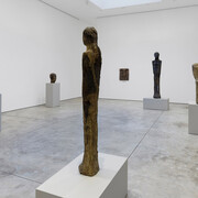 Hans Josephsohn, Early sculpture (1947-56), exhibition view. Courtesy of Skarstedt Gallery