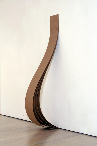 Lesley Foxcroft, Relax (2010), MDF panel (2mm), 4 pieces, 197 x 25 x 54 cm, Courtesy of the artist and Annely Juda Gallery