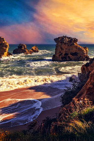 The last day of light hums softly against the water, photographed by Ray Bilcliff 