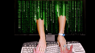 Con un solo clic puedes aceptar o rechazar cientos de caras, que pertenecen a cientos de personas (suponiendo que no sean falsas), te creas la ilusión de Gran Emperador: Yo ordeno, mando y elimino