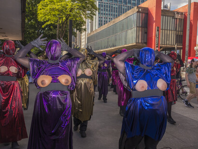 "Mamil(a)s" promotes a reflection over the woman’s body