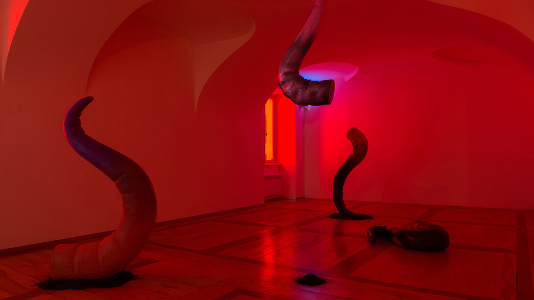 Tarek Lakhrissi, This Doesn’t Belong to Me, 2020. Polyurethane, metal core, epoxy resin, chains, black earth. Fondazione Sandretto Re Rebaudengo, Turin, IT. Photographer: Domenico Conte. Courtesy of the artist and VITRINE London/Basel.