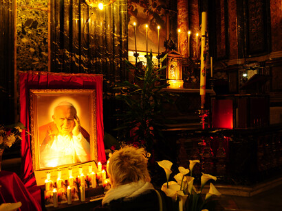 Vaticano, retrato de Juan Pablo II. Fotografía Paval Hadzinski, 2011  