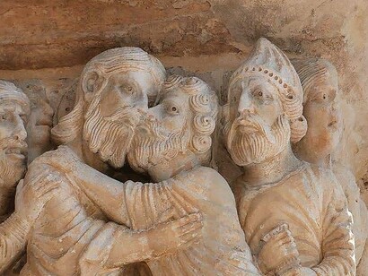 Decorazione in facciata, dettaglio, chiesa abbaziale di Saint-Gilles, Francia
