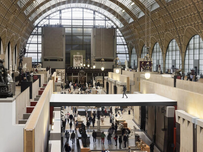 Elmgreen e Dragset, L’addition, vista della mostra. Per gentile concessione del Museo d'Orsay