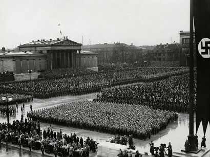 ACME · Scherl, "Königsplatz, Munich", November 9, 1935, silver gelatin print on glossy fibre paper,
printed by November 26, 1935, 18,1 x 24,4 cm, Courtesy: Daniel Blau Munich/London