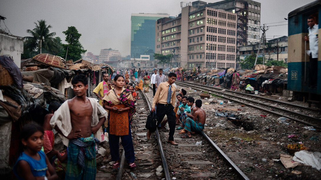 Alessandro Grassani, Bangladesh, Dhaka, baraccopoli di Kawran Bazar. Cortesia di Anna Defrancesco