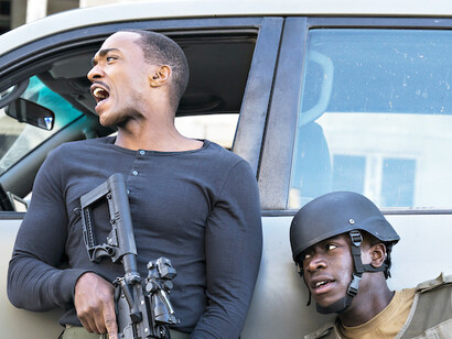 Una scena del film Outside the Wire