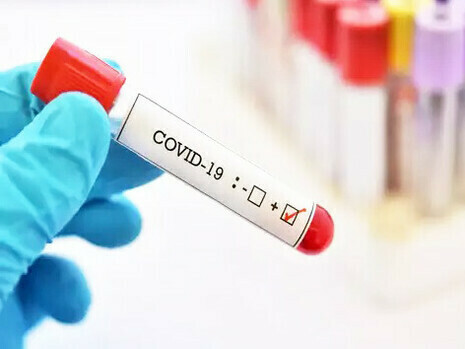 COVID-19. Los estudios demostraron que las personas que habían recibido tres dosis de las vacunas de ARNm de Pfizer/BioNTech o Moderna tenían títulos de anticuerpos neutralizantes mucho más altos