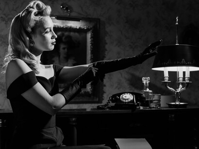 A dramaturgia em preto e branco, ao estetizar a nação, produzia o que Jesús Martín-Barbero (2009) chama de deslocamento das mediações: a cultura popular era representada, mas não falava por si — era mediada, enquadrada e domesticada